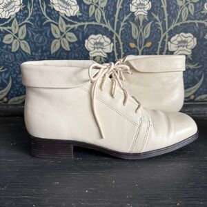Vintage Liz Baker Cream Leather Lace-Up Ankle Boots